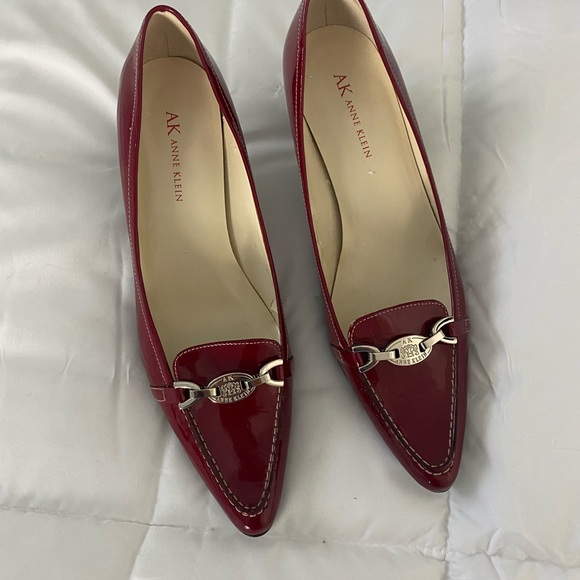 ANNE KLEIN Deep Red Patent Leather Heels w/ Silver Metal Logo. Elegant & Classy! - Picture 2 of 14